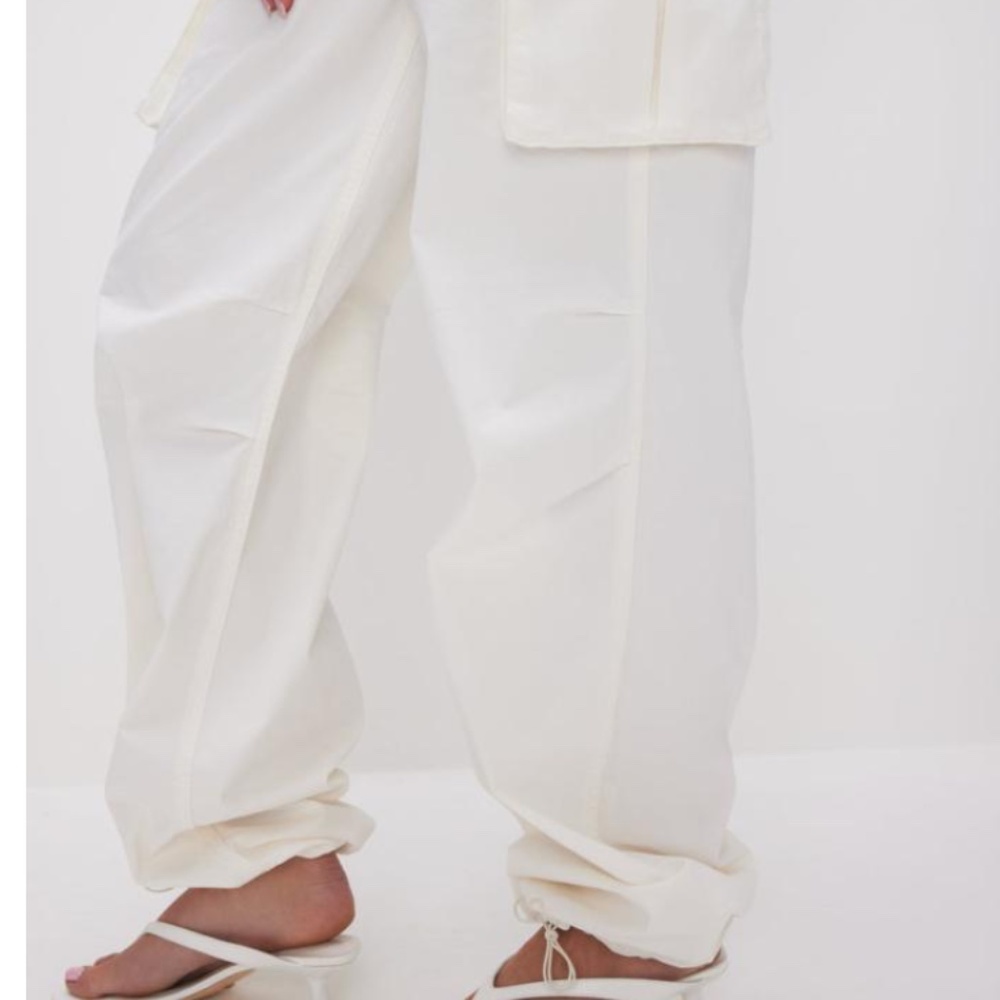 Good American Baggy Cargo Pants in Cloud White sz 6 NWT - Picture 2 of 8